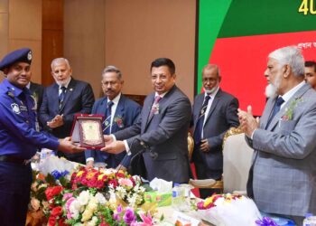 এস এম আহসান স্মৃতি পুরস্কার” পেলেন ওসি আশরাফুল আলম 