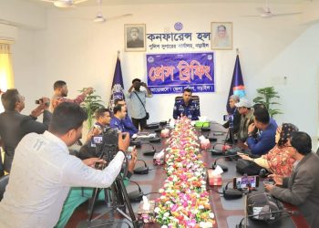 নড়াইলে অবৈধ সিম সহ দুই প্রতারক চক্রের সদস্য গ্রেফতার