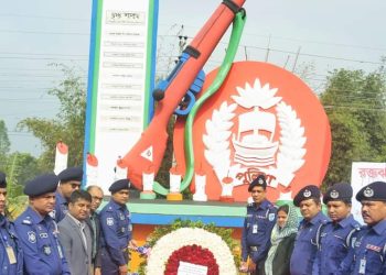 সড়ক দুর্ঘটনায় নিহত পুলিশ সদস্যদের স্মরণে  শ্রদ্ধা নিবেদনে নরসিংদী জেলা পুলিশ