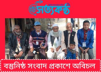 পর্যবেক্ষকের কার্ড পেয়ে কাজের মাঝে বিশ্রাম নিচ্ছেন পর্যবেক্ষক ও সাংবাদিকরা