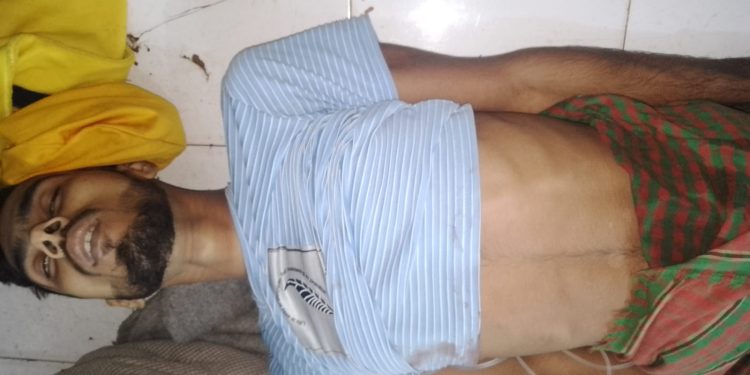 ঝিকরগাছায় পরকীয়ার জেরে বন্ধুকে ছুরিকাঘাতে হত্যা