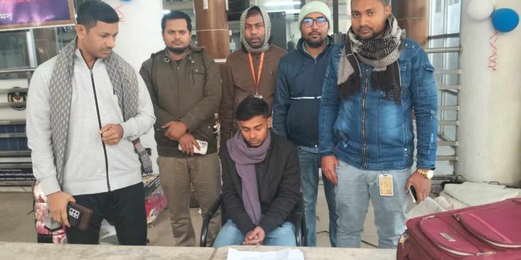 আবারো বেনাপোল চেকপোষ্টে পাসপোর্ট যাত্রীর কাছ থেকে সোনার বার আটক