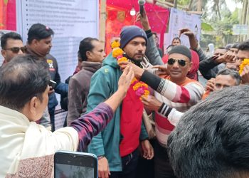 বিলের ও  সুইচগেটের সমস্যার সমাধান আমি করব আপনারা ভোট দিতে যাবেন  – মাশরাফি 