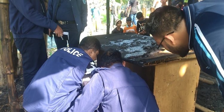 ভাঙ্গায় নৌকার একটি নির্বাচনী প্রচারণা  অফিসে অগ্নিসংযোগ 