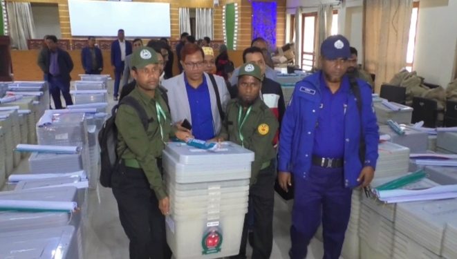 জামালপুরে দ্বাদশ জাতীয় সংসদ নির্বাচনের সরঞ্জাম বিতরণ