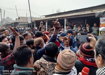 নেত্রকোনায় সিএনজি ড্রাইভারদের সাথে ট্রাফিক পুলিশের হাতাহাতি