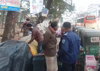 বাঁশখালীতে যানজট নিরসনে উচ্ছেদ অভিযান