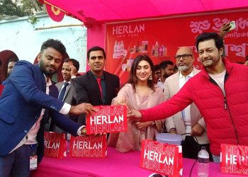 নায়িকা অপু বিশ্বাস নায়ক ইমন নড়াইলে ‘হারল্যান স্টোর’ উদ্বোধন করলেন