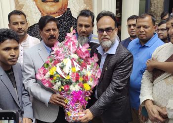 মুরাদনগরে এমপি জাহাঙ্গীর আলম সরকার কে কুমিল্লা পিবিস- ১ পক্ষ থেকে ফুলেল শুভেচ্ছা