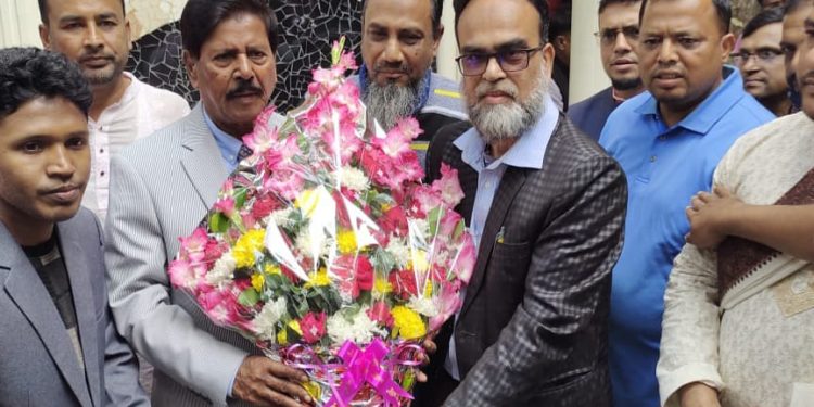 মুরাদনগরে এমপি জাহাঙ্গীর আলম সরকার কে কুমিল্লা পিবিস- ১ পক্ষ থেকে ফুলেল শুভেচ্ছা