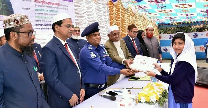 বগুড়া পুলিশ লাইন্স স্কুল অ্যান্ড কলেজে পবিত্র ঈদে মিলাদুন্নবী (স.) উপলক্ষে দোয়া ও মিলাদ মাহফিল অনুষ্ঠিত