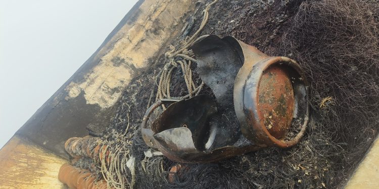 গ্যাস সিলিন্ডার বিস্ফোরনে দুই জেলে দগ্ধ, ভূস্মিভূত মাছধরা ট্রলার