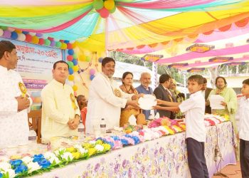 টাঙ্গাইলে ঐতিহ্যবাহী বাঘিল কৃষ্ণ কুমার উচ্চ বিদ্যালয়ে পুরস্কার বিতরণী