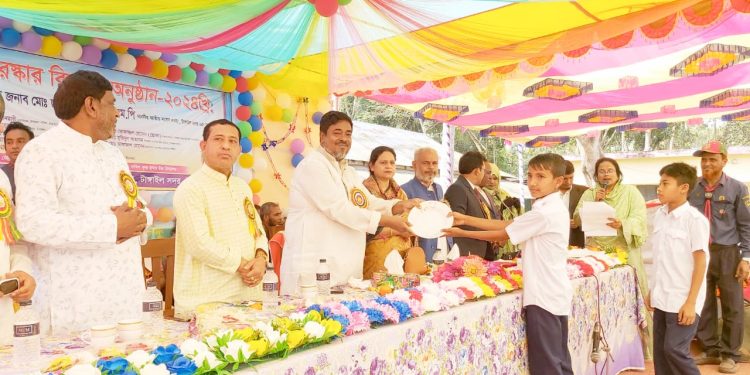টাঙ্গাইলে ঐতিহ্যবাহী বাঘিল কৃষ্ণ কুমার উচ্চ বিদ্যালয়ে পুরস্কার বিতরণী