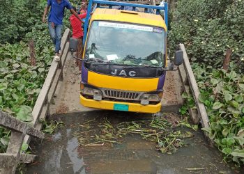 সেতু ভেঙ্গে খালে,ভোগান্তিতে পর্যটকসহ ৫ গ্রামের কয়েক হাজার মানুষ