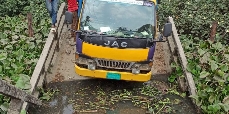 সেতু ভেঙ্গে খালে,ভোগান্তিতে পর্যটকসহ ৫ গ্রামের কয়েক হাজার মানুষ