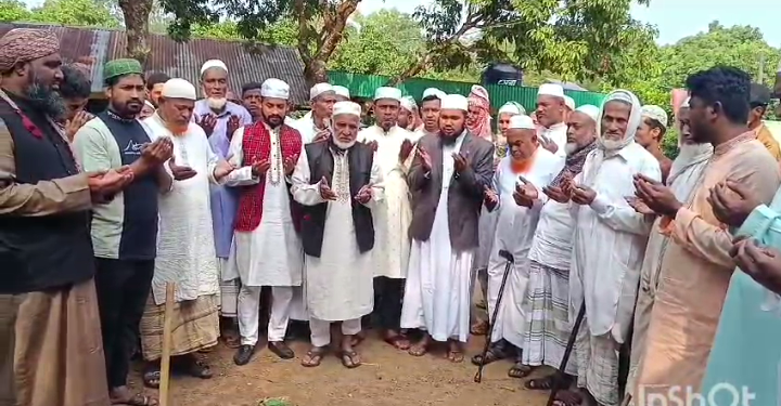 বাঁশখালীতে আহমদিয়া জামে মসজিদের নতুন ভবন নির্মাণ কাজ উদ্বোধন
