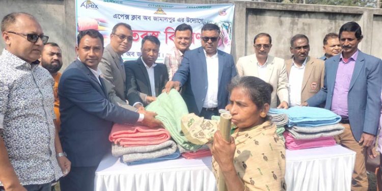 জামালপুরে এপেক্স ক্লাবের কম্বল বিতরণ