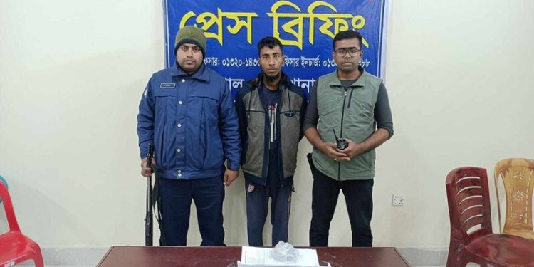 বেনাপোলে হেরোইনসহ ব্যবসায়ী আটক-১