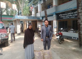 সত্যকন্ঠ অনলাইনে প্রকাশের পর সারিয়াকান্দিতে সেই অসহায় জহুরা বেগমের পাশে দাঁড়িয়েছেন ইউএনও তৌহিদুর রহমান