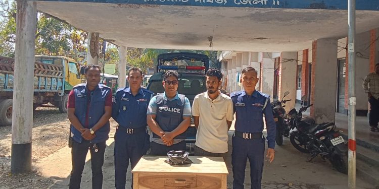 কাপ্তাইয়ের গাঁজাসহ যুবক আটক