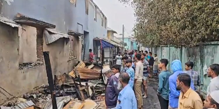 পটুয়াখালীতে আগুনে পুড়ে গেছে ৬টি দোকান, ৪০ লাখ টাকার ক্ষতি