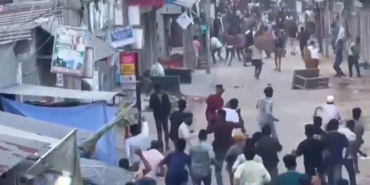 ইফতার নিয়ে ফরিদপুরে ২ গ্রামবাসীর সংঘর্ষে আহত ২০