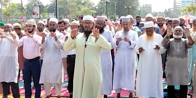 ইসতিসকার নামাজ ও দোয়া করেছেন পটুয়াখালীবাসী