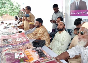 কুয়াকাটায় কাউন্সিলর শহিদ দেওয়ানের ঈদ বস্ত্র বিতরণ