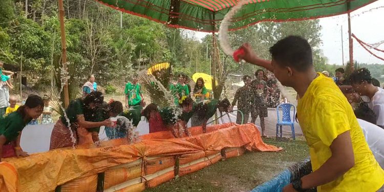 ডংনালা জলকেলির উচ্ছ্বাসে বর্ষবরণের ও পিঠা উৎসব সম্পন্ন