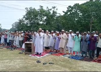 কাপ্তাইয়ের বৃষ্টির জন্য মুসল্লিরা ইসতিসকার নামাজ আদায়