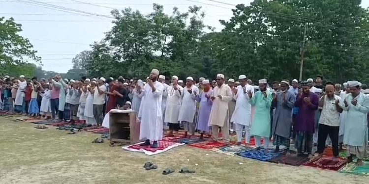 কাপ্তাইয়ের বৃষ্টির জন্য মুসল্লিরা ইসতিসকার নামাজ আদায়