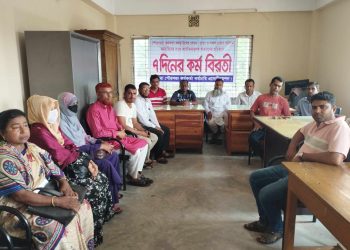 কালিয়া পৌরসভার কর্মকর্তা কর্মচারি বেতন ভাতার দাবীতে কর্মবিরতি পালন 