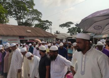 মহিপুরে তীব্র তাপদাহ থেকে রক্ষা ও বৃষ্টির আশায় ইসতিসকার নামাজ আদায়
