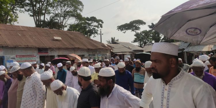 মহিপুরে তীব্র তাপদাহ থেকে রক্ষা ও বৃষ্টির আশায় ইসতিসকার নামাজ আদায়