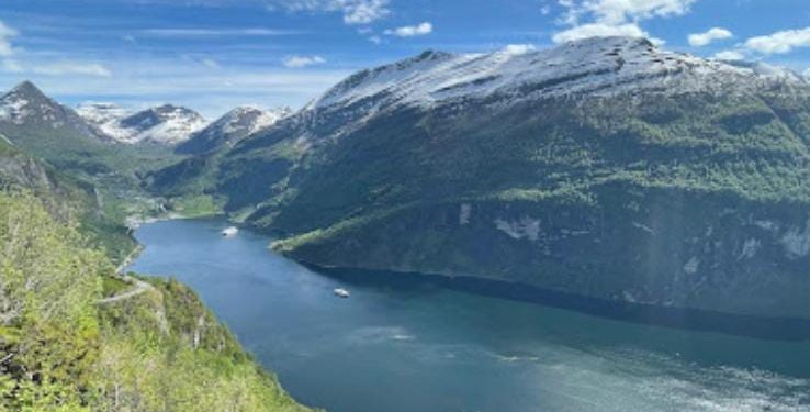 যে দেশে সূর্য অস্ত যায় না;রাত হয় না