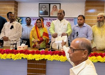 পটুয়াখালীতে অর্ধশতাধিক অসহায় মানুষ পেল প্রধানমন্ত্রীর অর্থ সহায়তা 