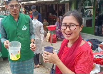 তীব্র তাবদাহর কাপ্তাইয়ে দুই সামাজিক সংগঠন বিনামূল্যে শরবত বিতরণ