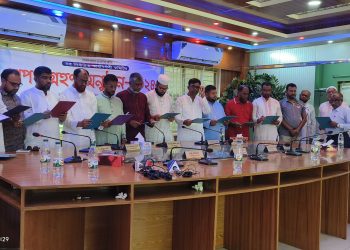 শপথ নিলেন বেনাপোল ট্রান্সপোর্ট মালিক সমিতি’র নব নির্বাচিত কমিটি