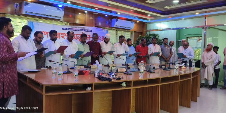 শপথ নিলেন বেনাপোল ট্রান্সপোর্ট মালিক সমিতি’র নব নির্বাচিত কমিটি