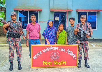 ভারতে যাওয়ার সময় বেনাপোল ঘিবা সীমান্তে মায়ানমার নাগরিক সহ আটক