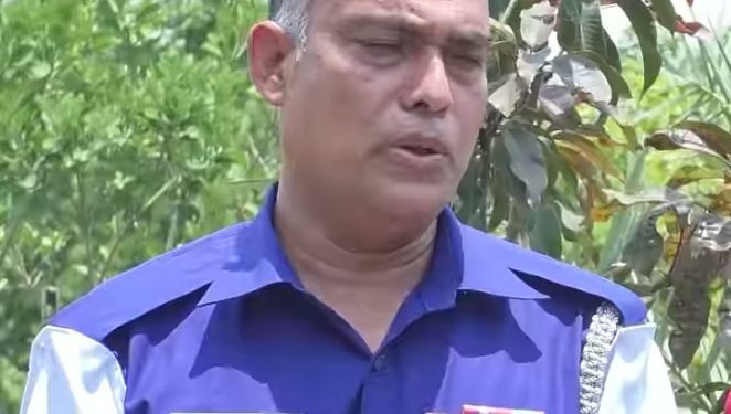 রাজশাহী জেলার বাঘা উপজেলায় ৫৭ বছর বয়সে এসে এস এস সি পাশ করলেন পুলিশ কনস্টেবল সামাদ