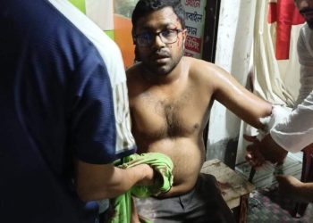 বেনাপোলে সহকারী রাজস্ব কাস্টমস কর্মকর্তাকে কুপিয়েছে দুর্বৃত্তরা  