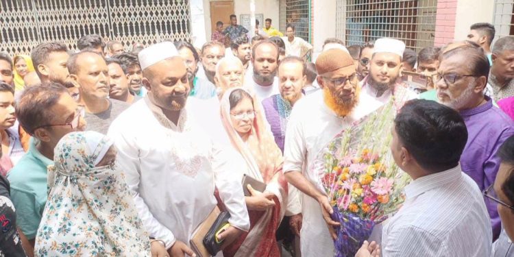 দেবহাটা উপজেলা চেয়ারম্যান ও ভাইস চেয়ারম্যানদের দায়িত্ব গ্রহন