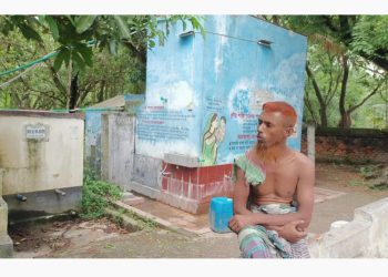 দেবহাটায় জেলা পরিষদের পুকুরে মাছ চাষ, সুপেয় পানির অভাবে ৫ গ্রামের মানুষ