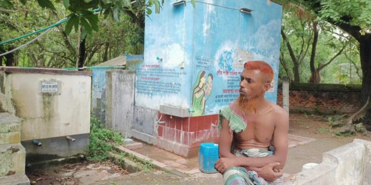 দেবহাটায় জেলা পরিষদের পুকুরে মাছ চাষ, সুপেয় পানির অভাবে ৫ গ্রামের মানুষ