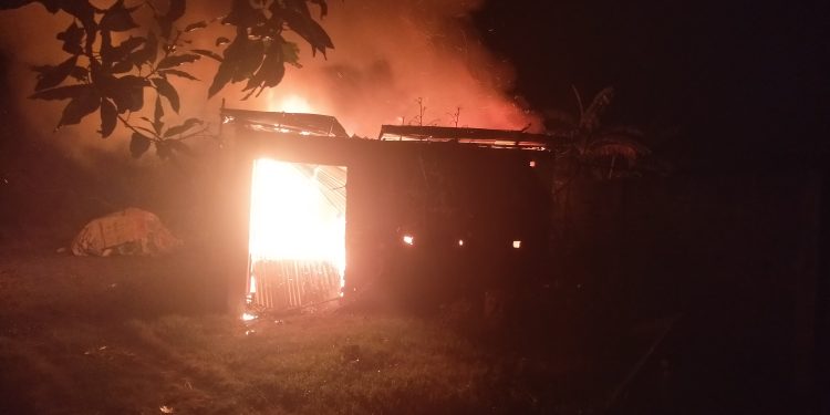 জামালপুরে গোডাউনে আগুন,তিন লক্ষ টাকার ক্ষতি