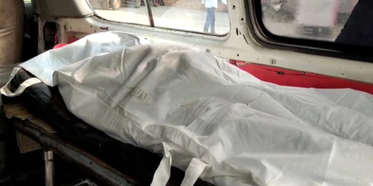 পটুয়াখালীতে শ্বশুরবাড়ি থেকে ৭ মাসের অন্তঃসত্ত্বা গৃহবধূর ঝুলন্ত লাশ উদ্ধার করেছে পুলিশ