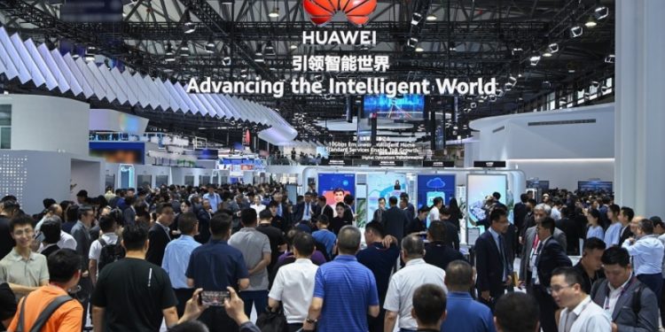 কৃত্রিম বুদ্ধিমত্তানির্ভর মোবাইল যুগে প্রবেশের জন্য  বাণিজ্যিক ফাইভজি অ্যাডভান্সের ওপর হুয়াওয়ের গুরুত্বারোপ