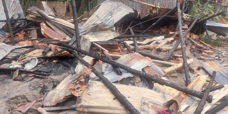 জামালপুরে পূর্ব শত্রুতার জেরে বসতঘরে আগুন দেওয়ার অভিযোগ